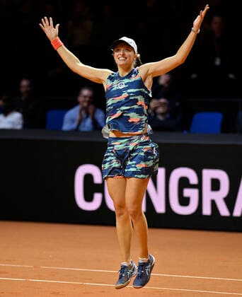 Iga Swiatek POL Cheer Joy Emotion Wins Final Tennis Women Porsche Cup Porsche Tennis Grand Prix GP Stuttgart 2022 Porsche Arena 24 04 2022 DFL REGULATIONS PROHIBIT ANY USE OF PHOTOGRAPHS AS IMAGE SEQUENCES AND OR QUASI VIDEO Porsche Tennis Grand Prix GP Stuttgart 2022