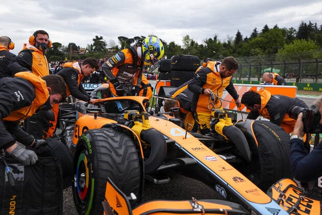 NORRIS Lando (gbr), McLaren F1 Team MCL36, portrait during the Formula 1 Grand Premio del Made in Italy e dell Emilia-Romagna 2022, 4th round of the 2022 FIA Formula One World Championship, WM, Weltmeisterschaft on the Imola Circuit, from April 22 to 24, 2022 in Imola, Italy - F1 - EMILIA ROMAGNA GRAND PRIX 2022 - Race DPPI Panoramic  00122011_G00D4077.JPG_