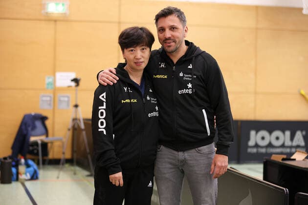 Langstadt 24 04 2022 table tennis ladies Bundesliga final season 2022 TSV Langstadt ttc Eastside Berlin e V emspor, emonline, oespor, v l , Now already winner, Yunli Schreiner TSV Langstadt table tennis ladies 1 Bundesliga and team coach coach Thomas Hauke TSV Langstadt table tennis ladies 1 Bundesliga Copyright: JoaquimxFerreira