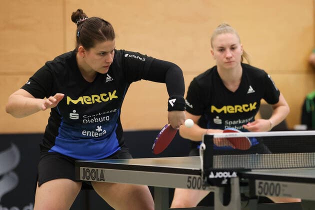 Langstadt 24 04 2022 table tennis ladies national league final season 2022 TSV Langstadt ttc Eastside Berlin e V emspor, emonline, oespor, v l , Petrissa Solja TSV Langstadt table tennis ladies 1 national league and Chantal Mantz TSV Langstadt table tennis ladies 1 national league disappointed, disappointed looking, dissapointed, sad, frustrated, frustration, frustrated Copyright: JoaquimxFerreira