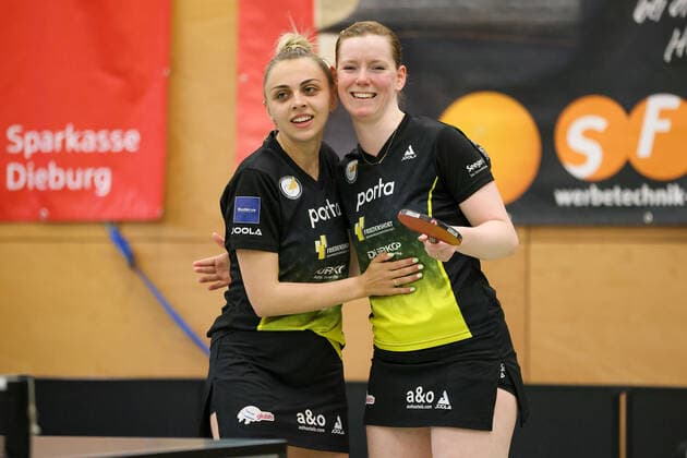Langstadt 24 04 2022 table tennis womens national league final season 2022 TSV Langstadt ttc Eastside Berlin e V emspor, emonline, oespor, v l , Sabina Surdan ttc eastside berlin e V and Britt Eerland ttc eastside berlin e V cheer Copyright: JoaquimxFerreira