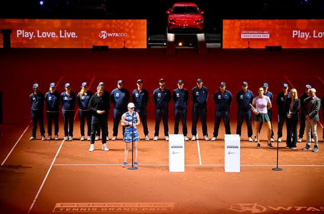 Iga Swiatek POL Award Ceremony Honoring Cup Tennis Ladies Porsche Cup Porsche Tennis Grand Prix GP Stuttgart 2022 Porsche Arena 24 04 2022 DFL REGULATIONS PROHIBIT ANY USE OF PHOTOGRAPHS AS IMAGE SEQUENCES AND OR QUASI VIDEO Porsche Tennis Grand Prix GP Stuttgart 2022