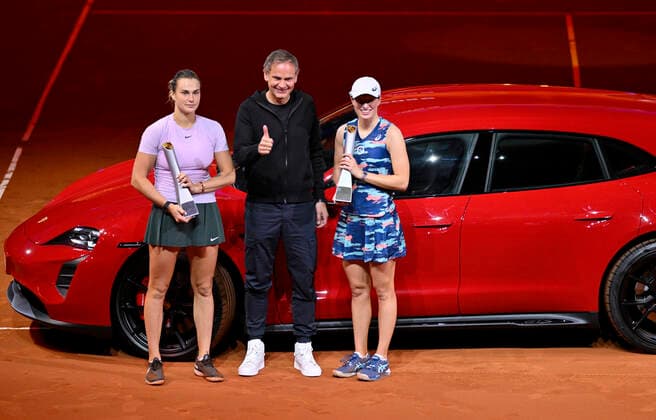 Iga Swiatek POL right Aryna Sabalenka BLR left Award ceremony Honoring trophy Winners vehicle Porsche Taycan GTS Sport Turismo with CEO Porsche AG Oliver Blume Tennis Ladies Porsche Cup Porsche Tennis Grand Prix GP Stuttgart 2022 Porsche Arena 24 04 2022 DFL REGULATIONS PROHIBIT ANY USE OF PHOTOGRAPHS AS IMAGE SEQUENCES AND OR QUASI VIDEO Porsche Tennis Grand Prix GP Stuttgart 2022