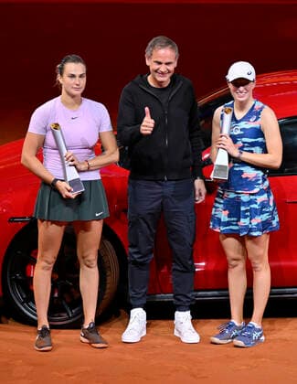 Iga Swiatek POL right Aryna Sabalenka BLR left Award ceremony Honoring trophy Winners vehicle Porsche Taycan GTS Sport Turismo with CEO Porsche AG Oliver Blume Tennis Ladies Porsche Cup Porsche Tennis Grand Prix GP Stuttgart 2022 Porsche Arena 24 04 2022 DFL REGULATIONS PROHIBIT ANY USE OF PHOTOGRAPHS AS IMAGE SEQUENCES AND OR QUASI VIDEO Porsche Tennis Grand Prix GP Stuttgart 2022