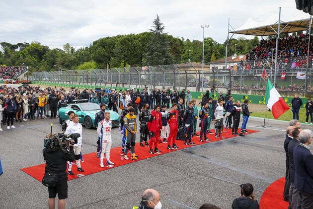 F1Drivers, National Anthem, SCHUMACHER Mick (ger), Haas F1 Team VF-22 Ferrari, MAGNUSSEN Kevin (den), Haas F1 Team VF-22 Ferrari, RICCIARDO Daniel (aus), McLaren F1 Team MCL36, SAINZ Carlos (spa), Scuderia Ferrari F1-75, LECLERC Charles (mco), Scuderia Ferrari F1-75, portrait during the Formula 1 Grand Premio del Made in Italy e dell Emilia-Romagna 2022, 4th round of the 2022 FIA Formula One World Championship, WM, Weltmeisterschaft on the Imola Circuit, from April 22 to 24, 2022 in Imola, Italy - F1 - EMILIA ROMAGNA GRAND PRIX 2022 - Race DPPI Panoramic 00122011_G00D4141.JPG_