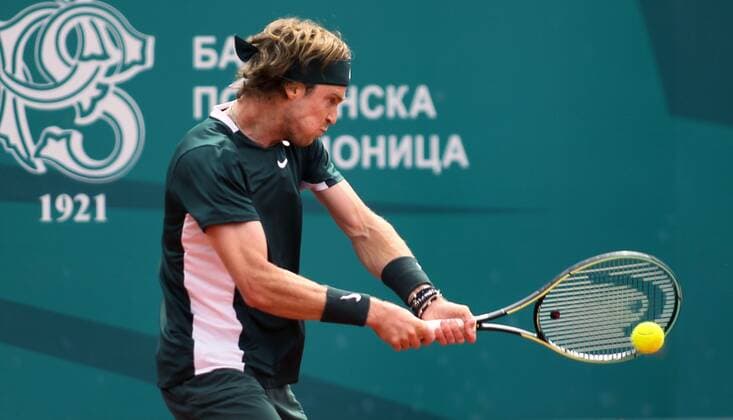 Serbia Tennis Open Djokovic - Rublev 8174480 24.04.2022 Russia s Andrey Rublev competes against Serbia s Novak Djokovic during their final match of the Serbia Open tennis tournament in Belgrade, Serbia. Alexandar Djorovich Sputnik Belgrade Serbia  Copyright: xAlexandarxDjorovichx