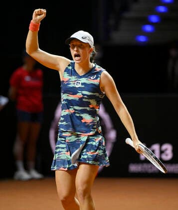 Iga Swiatek POL cheer joy emotion gesture gesture tennis ladies Porsche Cup Porsche Tennis Grand Prix GP Stuttgart 2022 Porsche Arena 24 04 2022 DFL REGULATIONS PROHIBIT ANY USE OF PHOTOGRAPHS AS IMAGE SEQUENCES AND OR QUASI VIDEO Porsche Tennis Grand Prix GP Stuttgart 2022