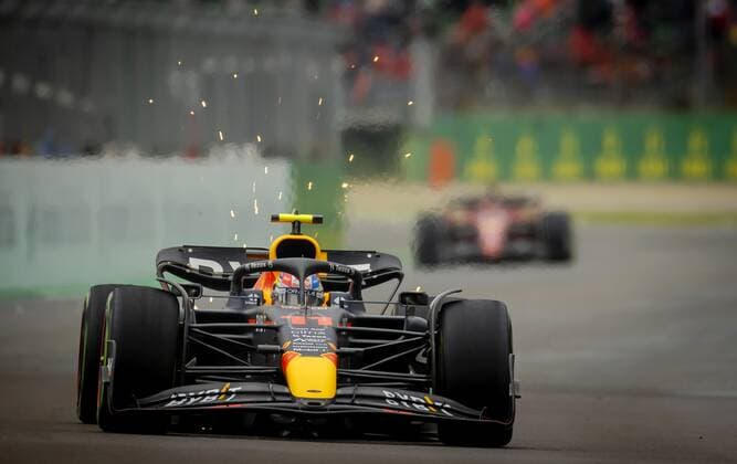 IMOLA Sergio Perez 11 driving the Oracle Red Bull Racing RB18 Honda, with Charles Leclerc 16 driving the Ferrari on track in the background during the Emilia Romagna F1 Grand Prix at Autodromo Enzo e Dino Ferrari on April 24, 2022 in Imola, Italy REMKO DE WAAL GP Emilia Romagna 2022 RACE 2022 xVIxANPxSportx xxANPxIVx 447555361 originalFilename: 447555361.jpg