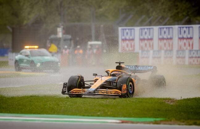 IMOLA Daniel Ricciardo 3 driving the McLaren MCL36 during the Emilia Romagna F1 Grand Prix at Autodromo Enzo e Dino Ferrari on April 24, 2022 in Imola, Italy REMKO DE WAAL GP Emilia Romagna 2022 RACE 2022 xVIxANPxSportx xxANPxIVx 447555394 originalFilename: 447555394.jpg