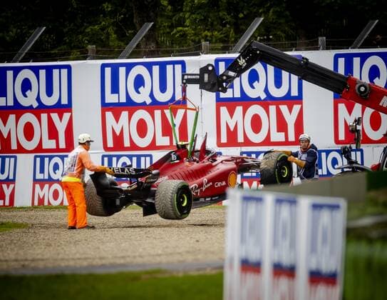 IMOLA Carlos Sainz 55 with the Ferrari retires during the F1 Grand Prix of Emilia Romagna at Autodromo Enzo e Dino Ferrari on April 24, 2022 in Imola, Italy REMKO DE WAAL GP Emilia Romagna 2022 RACE 2022 xVIxANPxSportx xxANPxIVx 447555689 originalFilename: 447555689.jpg