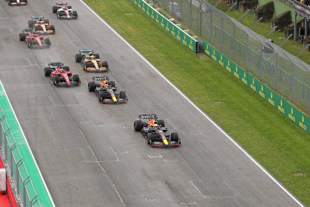 24th April 2022; Imola, Emilia Romagna, Italy. F1 Grand Prix of Italy, Race Day: Oracle Red Bull Racing, Max Verstappen leads the race start ahead of LeClerc and Perez  ActionPlus12382887 Octane