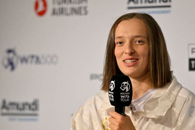 Winner Iga Swiatek POL in PK Press Conference in Interview Micro Micro Logo Tennis Women Porsche Cup Porsche Tennis Grand Prix GP Stuttgart 2022 Porsche Arena 24 04 2022 DFL REGULATES PROHIBIT ANY USE OF PHOTOGRAPHS AS IMAGE SEQUENCES AND OR QUASI VIDEO Porsche Tennis Grand Prix GP Stuttgart 2022