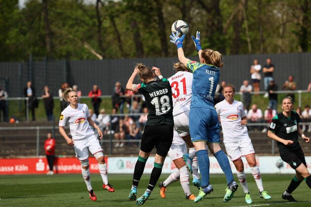 Flyeralarm Womens Bundesliga 2021 2022, 1 FC Cologne SV Werder Bremen penalty action with Manon Klett FC, 1 , Lina Hausicke , 18 Cologne Franz Kremer Stadium, turf North Rhine Westphalia Germany