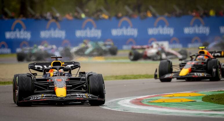 IMOLA Max Verstappen 1 driving the Oracle Red Bull Racing RB18 Honda and Sergio Perez 11 driving the Oracle Red Bull Racing RB18 Honda during the Emilia Romagna F1 Grand Prix at Autodromo Enzo e Dino Ferrari on April 24, 2022 in Imola, Italy REMKO DE WAAL GP Emilia Romagna 2022 RACE 2022 xVIxANPxSportx xxANPxIVx 447557396 originalFilename: 447557396.jpg