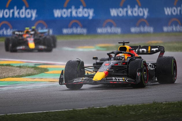 01 VERSTAPPEN Max (nld), Red Bull Racing RB18, action during the Formula 1 Grand Premio del Made in Italy e dell Emilia-Romagna 2022, 4th round of the 2022 FIA Formula One World Championship, WM, Weltmeisterschaft on the Imola Circuit, from April 22 to 24, 2022 in Imola, Italy - F1 - EMILIA ROMAGNA GRAND PRIX 2022 - Race DPPI Panoramic  00122011_G00D4363.JPG_