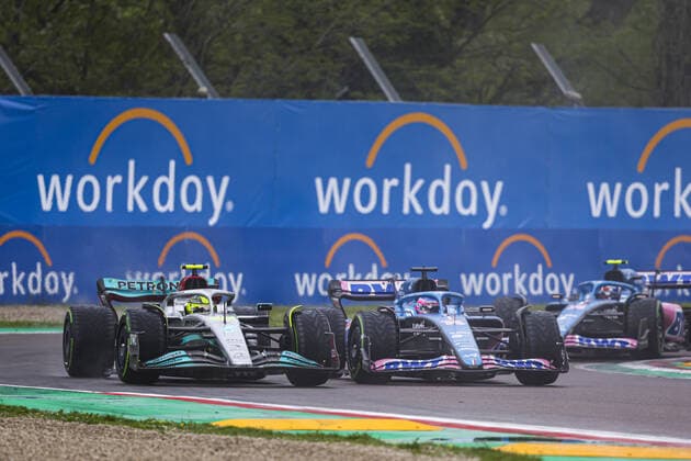 44 HAMILTON Lewis (gbr), Mercedes AMG F1 Team W13, 14 ALONSO Fernando (spa), Alpine F1 Team A522, action during the Formula 1 Grand Premio del Made in Italy e dell Emilia-Romagna 2022, 4th round of the 2022 FIA Formula One World Championship, WM, Weltmeisterschaft on the Imola Circuit, from April 22 to 24, 2022 in Imola, Italy - F1 - EMILIA ROMAGNA GRAND PRIX 2022 - Race DPPI Panoramic  00122011_G00D4520.JPG_