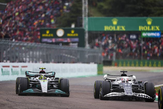 44 HAMILTON Lewis (gbr), Mercedes AMG F1 Team W13, 10 GASLY Pierre (fra), Scuderia AlphaTauri AT03, action during the Formula 1 Grand Premio del Made in Italy e dell Emilia-Romagna 2022, 4th round of the 2022 FIA Formula One World Championship, WM, Weltmeisterschaft on the Imola Circuit, from April 22 to 24, 2022 in Imola, Italy - F1 - EMILIA ROMAGNA GRAND PRIX 2022 - Race DPPI Panoramic  00122011_G00D5114.JPG_