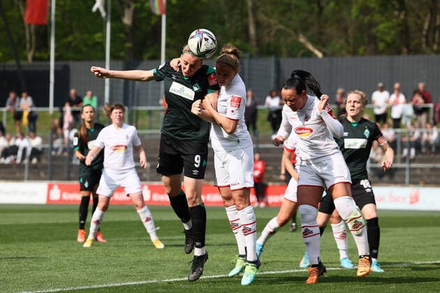 Flyeralarm Frauen Bundesliga 2021 2022, 1 FC Köln SV Werder Bremen Katharina Schiechtl SVW, 9 , Myrthe Moorrees FC, 6 Köln Franz Kremer Stadion, Rasen Nordrhein Westfalen Germany