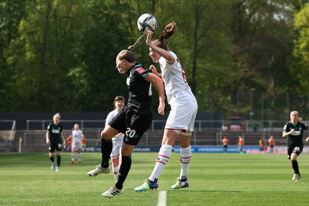 Flyeralarm Frauen Bundesliga 2021 2022, 1 FC Köln SV Werder Bremen Christin Meyer SVW, 20 , Myrthe Moorrees FC, 6 in air duel Cologne Franz Kremer Stadium, lawn North Rhine Westphalia Germany