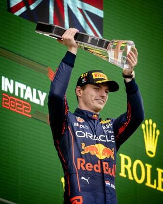 IMOLA Oracle Red Bull Racing s Max Verstappen 1 on the podium after winning the Emilia Romagna F1 Grand Prix at Autodromo Enzo e Dino Ferrari on April 24, 2022 in Imola, Italy REMKO DE WAAL GP Emilia Romagna 2022 RACE 2022 xVIxANPxSportx xxANPxIVx 447559155 originalFilename: 447559155.jpg