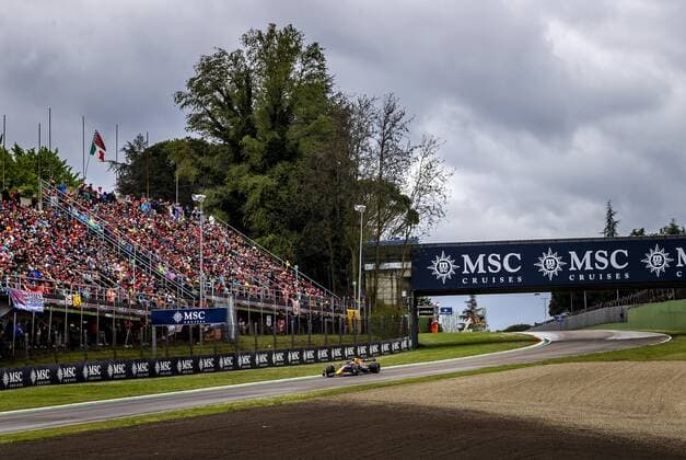 IMOLA Max Verstappen Oracle Red Bull Racing on track during the Emilia Romagna F1 Grand Prix at Autodromo Enzo e Dino Ferrari on April 24, 2022 in Imola, Italy REMKO DE WAAL GP Emilia Romagna 2022 RACE 2022 xVIxANPxSportx xxANPxIVx 447559708 originalFilename: 447559708.jpg