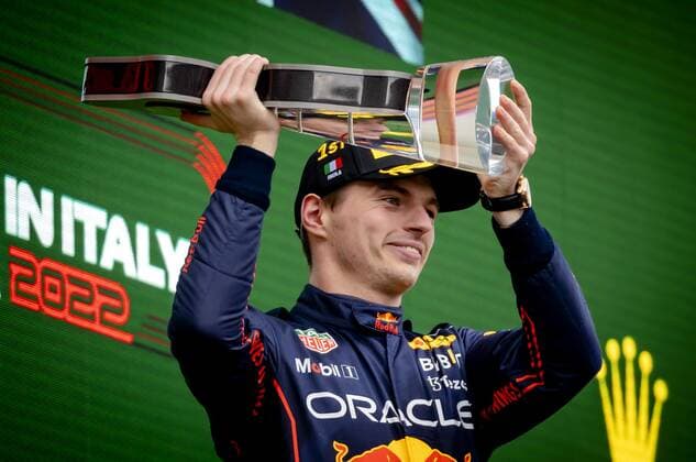 IMOLA Oracle Red Bull Racing s Max Verstappen 1 on the podium after winning the Emilia Romagna F1 Grand Prix at Autodromo Enzo e Dino Ferrari on April 24, 2022 in Imola, Italy REMKO DE WAAL GP Emilia Romagna 2022 RACE 2022 xVIxANPxSportx xxANPxIVx 447559823 originalFilename: 447559823.jpg