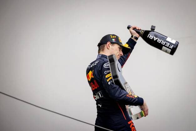 IMOLA Oracle Red Bull Racing s Max Verstappen 1 on the podium after winning the Emilia Romagna F1 Grand Prix at Autodromo Enzo e Dino Ferrari on April 24, 2022 in Imola, Italy REMKO DE WAAL GP Emilia Romagna 2022 RACE 2022 xVIxANPxSportx xxANPxIVx 447560096 originalFilename: 447560096.jpg