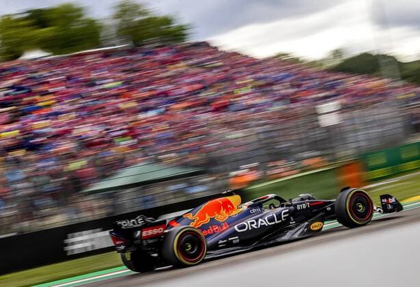 IMOLA Max Verstappen Oracle Red Bull Racing on track during the Emilia Romagna F1 Grand Prix at Autodromo Enzo e Dino Ferrari on April 24, 2022 in Imola, Italy REMKO DE WAAL GP Emilia Romagna 2022 RACE 2022 xVIxANPxSportx xxANPxIVx 447560223 originalFilename: 447560223.jpg