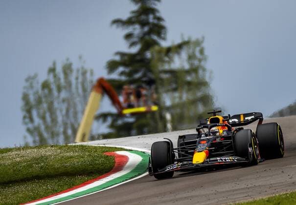 IMOLA Max Verstappen Oracle Red Bull Racing on track during the Emilia Romagna F1 Grand Prix at Autodromo Enzo e Dino Ferrari on April 24, 2022 in Imola, Italy REMKO DE WAAL GP Emilia Romagna 2022 RACE 2022 xVIxANPxSportx xxANPxIVx 447560426 originalFilename: 447560426.jpg
