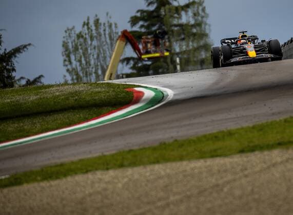 IMOLA Max Verstappen Oracle Red Bull Racing on track during the Emilia Romagna F1 Grand Prix at Autodromo Enzo e Dino Ferrari on April 24, 2022 in Imola, Italy REMKO DE WAAL GP Emilia Romagna 2022 RACE 2022 xVIxANPxSportx xxANPxIVx 447560429 originalFilename: 447560429.jpg