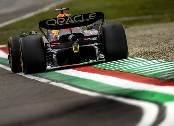 IMOLA Max Verstappen Oracle Red Bull Racing on track during the Emilia Romagna F1 Grand Prix at Autodromo Enzo e Dino Ferrari on April 24, 2022 in Imola, Italy REMKO DE WAAL GP Emilia Romagna 2022 RACE 2022 xVIxANPxSportx xxANPxIVx 447560439 originalFilename: 447560439.jpg