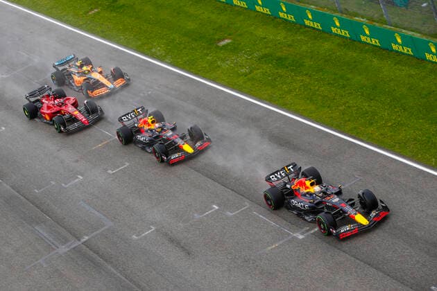 Start, 1 Max Verstappen NLD, Oracle Red Bull Racing , 11 Sergio Perez MEX, Oracle Red Bull Racing , 16 Charles Leclerc MCO, Scuderia Ferrari , 4 Lando Norris GBR, McLaren F1 Team , F1 Grand Prix of Emilia Romagna at Autodromo Enzo e Dino Ferrari on April 24, 2022 in Imola, Italy Photo by HOCH ZWEI Imola Italy