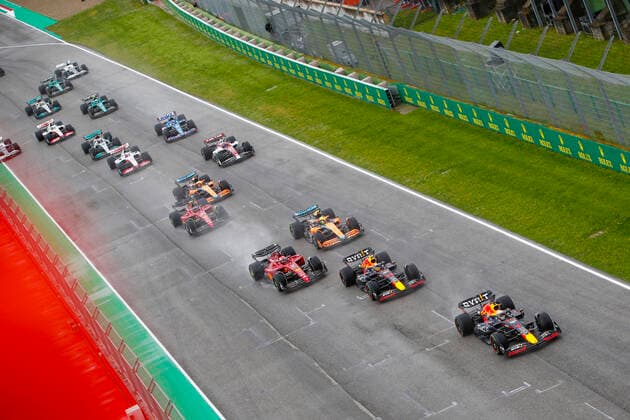 Start, 1 Max Verstappen NLD, Oracle Red Bull Racing , 11 Sergio Perez MEX, Oracle Red Bull Racing , 16 Charles Leclerc MCO, Scuderia Ferrari , 4 Lando Norris GBR, McLaren F1 Team , F1 Grand Prix of Emilia Romagna at Autodromo Enzo e Dino Ferrari on April 24, 2022 in Imola, Italy Photo by HOCH ZWEI Imola Italy