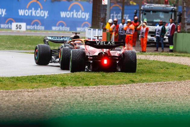 55 Carlos Sainz ESP, Scuderia Ferrari , 3 Daniel Ricciardo AUS, McLaren F1 Team , F1 Grand Prix of Emilia Romagna at Autodromo Enzo e Dino Ferrari on April 24, 2022 in Imola, Italy Photo by HOCH ZWEI Imola Italy