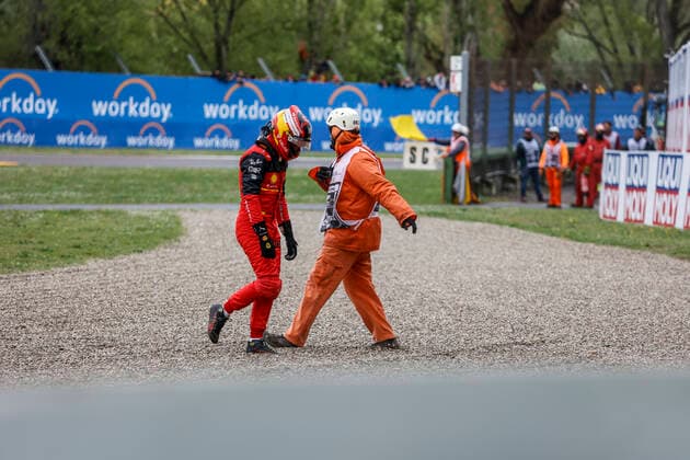 55 Carlos Sainz ESP, Scuderia Ferrari after crash, F1 Grand Prix of Emilia Romagna at Autodromo Enzo e Dino Ferrari on April 24, 2022 in Imola, Italy Photo by HOCH ZWEI Imola Italy