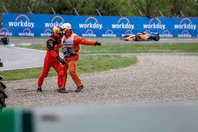 55 Carlos Sainz ESP, Scuderia Ferrari after crash, F1 Grand Prix of Emilia Romagna at Autodromo Enzo e Dino Ferrari on April 24, 2022 in Imola, Italy Photo by HOCH ZWEI Imola Italy