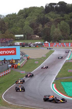 1 Max Verstappen NLD, Oracle Red Bull Racing , 11 Sergio Perez MEX, Oracle Red Bull Racing , 4 Lando Norris GBR, McLaren F1 Team , F1 Grand Prix of Emilia Romagna at Autodromo Enzo e Dino Ferrari on April 24, 2022 in Imola, Italy Photo by HOCH ZWEI Imola Italy