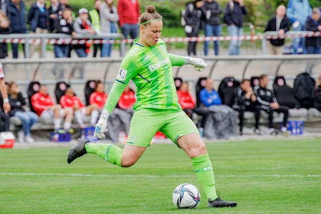 Flyeralarm Womens Bundesliga, Eintracht Frankfurt vs Bayer Leverkusen, Stadion am Brentanobad, Frankfurt, 24 04 2022 Friederike Repohl Bayer Leverkusen 27 , Eintracht Frankfurt vs Bayer Leverkusen, Frankfurt, Stadion am Brentanobad, 24 4 2022 Copyright: xBEAUTIFULxSPORTS Gawlikx