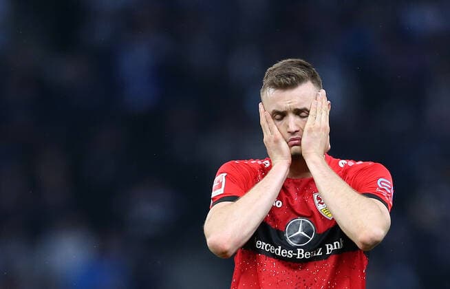 Sport Themen der Woche KW16 Sport Bilder des Tages Stuttgart, Fußball Bundesliga, Saison 2021 2022, Hertha BSC Berlin vs. VfB Stuttgart , Sasa Kalajdzic (VfB Stuttgart) enttäuscht Gemäß den Vorgaben der DFL Deutsche Fußball Liga ist es untersagt, in dem Stadion und oder vom Spiel angefertigte Fotoaufnahmen in Form von Sequenzbildern und oder videoähnlichen Fotostrecken zu verwerten bzw. verwerten zu lassen. *** Stuttgart, Football Bundesliga, season 2021 2022, Hertha BSC Berlin vs VfB Stuttgart , Sasa Kalajdzic VfB Stuttgart disappointed According to the specifications of the DFL German Football League is prohibited in the stadium and or from the game made photographs in the form of sequence images and or video-like photo series to exploit or to let exploited