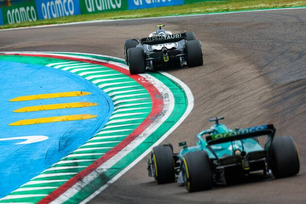 22 TSUNODA Yuki (jap), Scuderia AlphaTauri AT03, action during the Formula 1 Grand Premio del Made in Italy e dell Emilia-Romagna 2022, 4th round of the 2022 FIA Formula One World Championship, WM, Weltmeisterschaft on the Imola Circuit, from April 22 to 24, 2022 in Imola, Italy - F1 - EMILIA ROMAGNA GRAND PRIX 2022 - Race DPPI Panoramic  20220424_G00D4805
