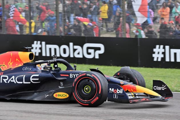VERSTAPPEN Max (ned), Red Bull Racing RB18, portrait during the Formula 1 Grand Premio del Made in Italy e dell Emilia-Romagna 2022, 4th round of the 2022 FIA Formula One World Championship, WM, Weltmeisterschaft on the Imola Circuit, from April 22 to 24, 2022 in Imola, Italy - F1 - EMILIA ROMAGNA GRAND PRIX 2022 - Race DPPI Panoramic  24-04-2022-IMO-4099-PVE
