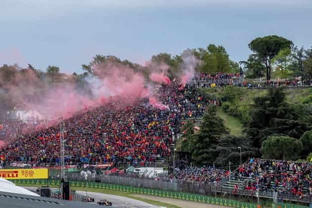 Imola - 24-04-2022, Imola Circuit, Fans at the Formula 1 Emilia Romagna Grand Prix. Formula 1 Emilia Romagna Grand Prix Sunday  x16295387x Copyright: