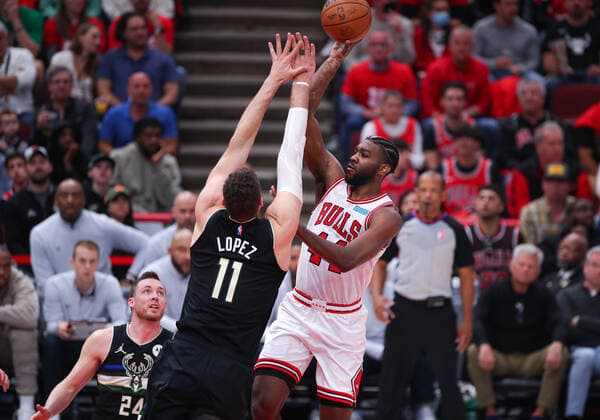 CHICAGO, IL - APRIL 24: Chicago Bulls forward Patrick Williams (44) shoots the ball over Milwaukee Bucks center Brook Lopez (11) during Game Four of the Eastern Conference First Round Playoffs between the Milwaukee Bucks and the Chicago Bulls on April 24, 2022 at the United Center in Chicago, IL. (Photo by Melissa Tamez Icon Sportswire) NBA, Basketball Herren, USA APR 24 Eastern Conference First Round Playoffs - Bucks at Bulls Icon22042436
