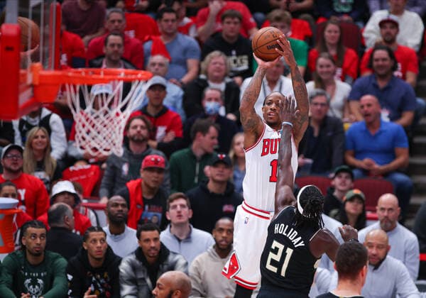 CHICAGO, IL - APRIL 24: Chicago Bulls forward DeMar DeRozan (11) attempts a three point basket during Game Four of the Eastern Conference First Round Playoffs between the Milwaukee Bucks and the Chicago Bulls on April 24, 2022 at the United Center in Chicago, IL. (Photo by Melissa Tamez Icon Sportswire) NBA, Basketball Herren, USA APR 24 Eastern Conference First Round Playoffs - Bucks at Bulls Icon22042440