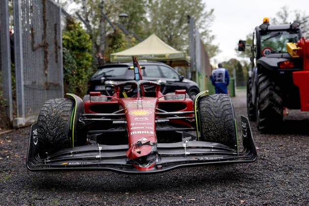 55 SAINZ Carlos (spa), Scuderia Ferrari F1-75 after his crash in Lap 1 during the Formula 1 Grand Premio del Made in Italy e dell Emilia-Romagna 2022, 4th round of the 2022 FIA Formula One World Championship, WM, Weltmeisterschaft on the Imola Circuit, from April 22 to 24, 2022 in Imola, Italy - F1 - EMILIA ROMAGNA GRAND PRIX 2022 - Race DPPI Panoramic  F12022GP04ITA_JK311878