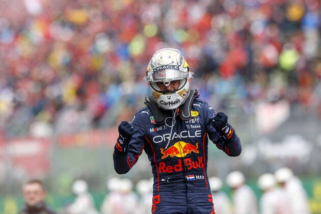 VERSTAPPEN Max (ned), Red Bull Racing RB18, celebrating his win during the Formula 1 Grand Premio del Made in Italy e dell Emilia-Romagna 2022, 4th round of the 2022 FIA Formula One World Championship, WM, Weltmeisterschaft on the Imola Circuit, from April 22 to 24, 2022 in Imola, Italy - F1 - EMILIA ROMAGNA GRAND PRIX 2022 - Race DPPI Panoramic  F12022GP04ITA_JK312028