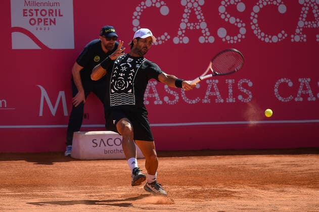 April 24, 2022, Estoril, Lisbon, Portugal: Fernando Verdasco from Spain returns a ball to Pierre-Hugues Herbert from France during the Millennium Estoril Open Final ATP, Tennis Herren 250 tennis tournament at the Clube de Tenis do Estoril..Final score: Pierre-Hugues Herbert 2:1 Fernando Verdasco Estoril Portugal - ZUMAs197 20220424_zaa_s197_147 Copyright: xBrunoxdexCarvalhox