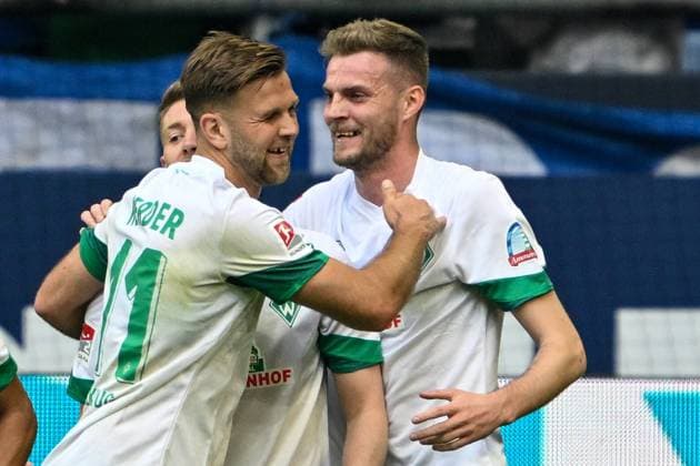 Soccer 2 Bundesliga, season 2021 2022, 31 matchday, FC Schalke 04 SV Werder Bremen on 23 04 2022 at the Veltins Arena in Gelsenkirchen TK Bremens Niclas Füllkrug l and Bremens Marvin Ducksch r look forward together DFL REGULATIONS PROHIBIT ANY USE OF PHOTOGRAPHS AS IMAGE SEQUENCES AND OR QUASI VIDEO Copyright: xTeresaxKrögerx