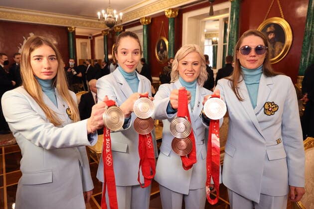 MOSCOW, RUSSIA - APRIL 26, 2022: Russian athletes Ulyana Nigmatullina and Kristina Reztsova (L-R center), winners of the bronze medals in the biathlon mixed relay event at the 2022 Winter Olympic Games, Olympische Spiele, Olympia, OS pose with their medals ahead of a meeting between Russian President Vladimir Putin, Russian medalists of the 2022 Beijing Winter Olympics and members of the Russian Paralympic team, at the Moscow Kremlin. Sergei Bobylev TASS  0157115372st