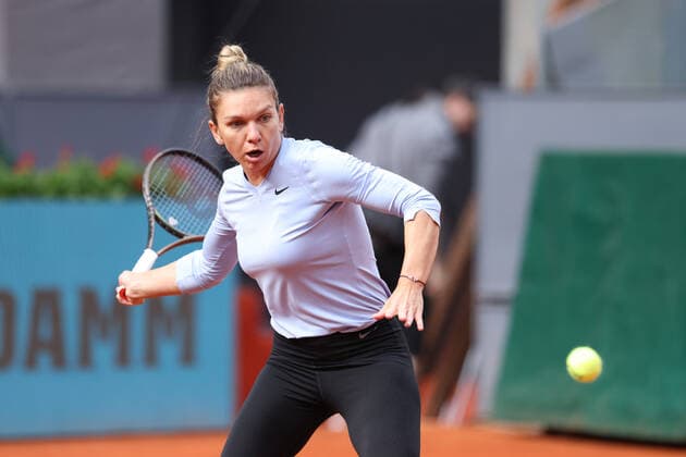 April 26, 2022, MADRID, MADRID, SPAIN: Simona Halep of Romania practice during the Mutua Madrid Open 2022 celebrated at La Caja Magica on April 26, 2022, in Madrid, Spain. MADRID SPAIN - ZUMAa181 20220426_zaa_a181_007 Copyright: xOscarxJ.xBarrosox
